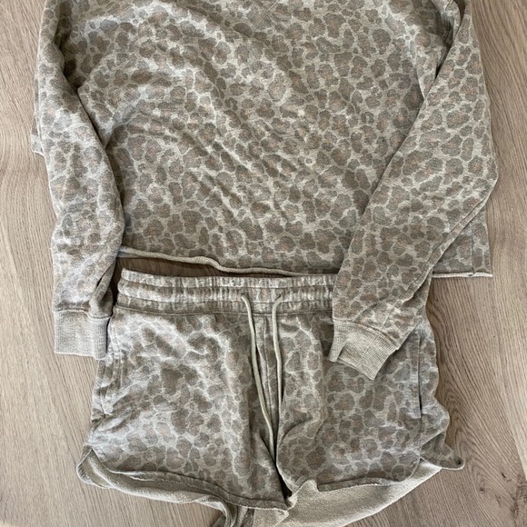 All size small - Picture 9 of 16